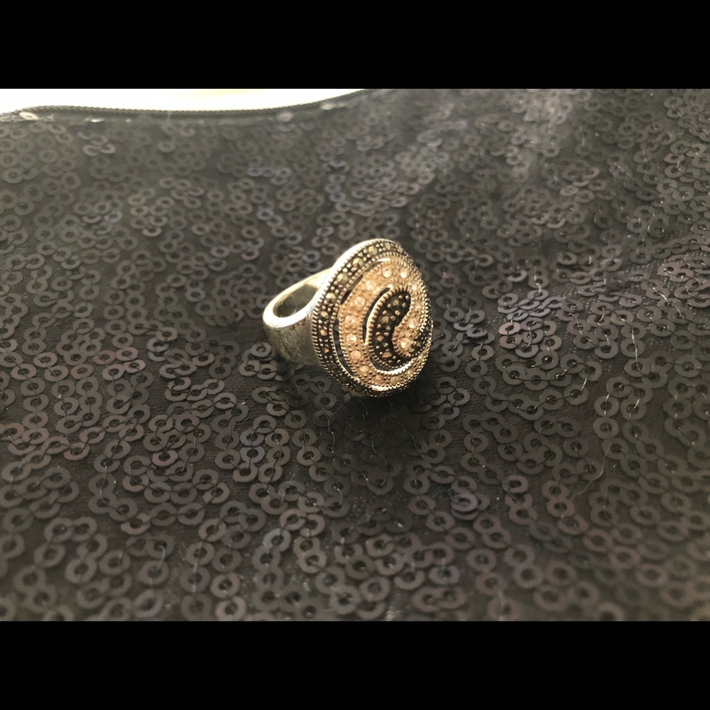 Costume jewelry Ring